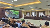 RDP terkait tindak lanjut atas aduan masyarakat di Kecamatan Sebulu dan Kecamatan Muara Kaman mengenai infrastruktur fasilitas umum dan fasilitas sosial dan fasilitas yang belum memadai (DILLA) RDP terkait tindak lanjut atas aduan masyarakat di Kecamatan Sebulu dan Kecamatan Muara Kaman mengenai infrastruktur fasilitas umum dan fasilitas sosial dan fasilitas yang belum memadai (DILLA)