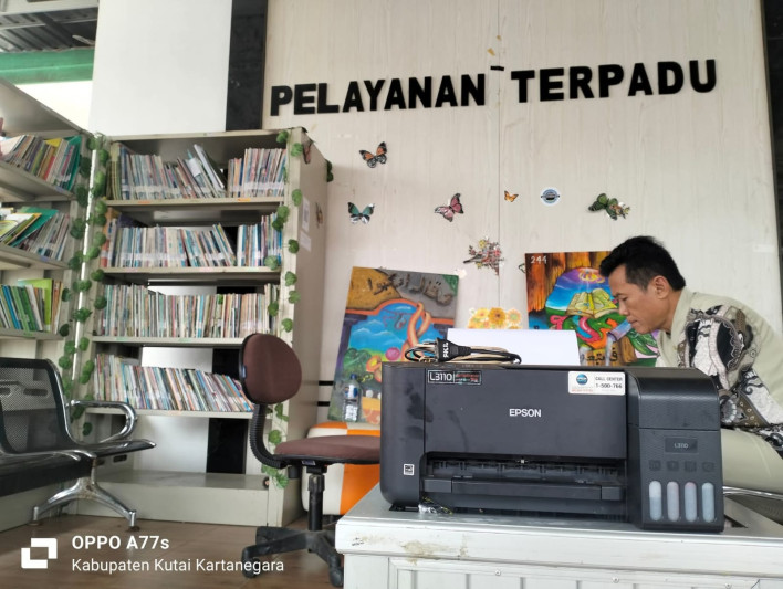 Pojok Literasi dan Pelayanan Terpadu (Doc. Facebook Desa Loa Kulu Kota)